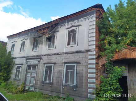 Административное здание с расположенным под ним земельным участком, местоположе…