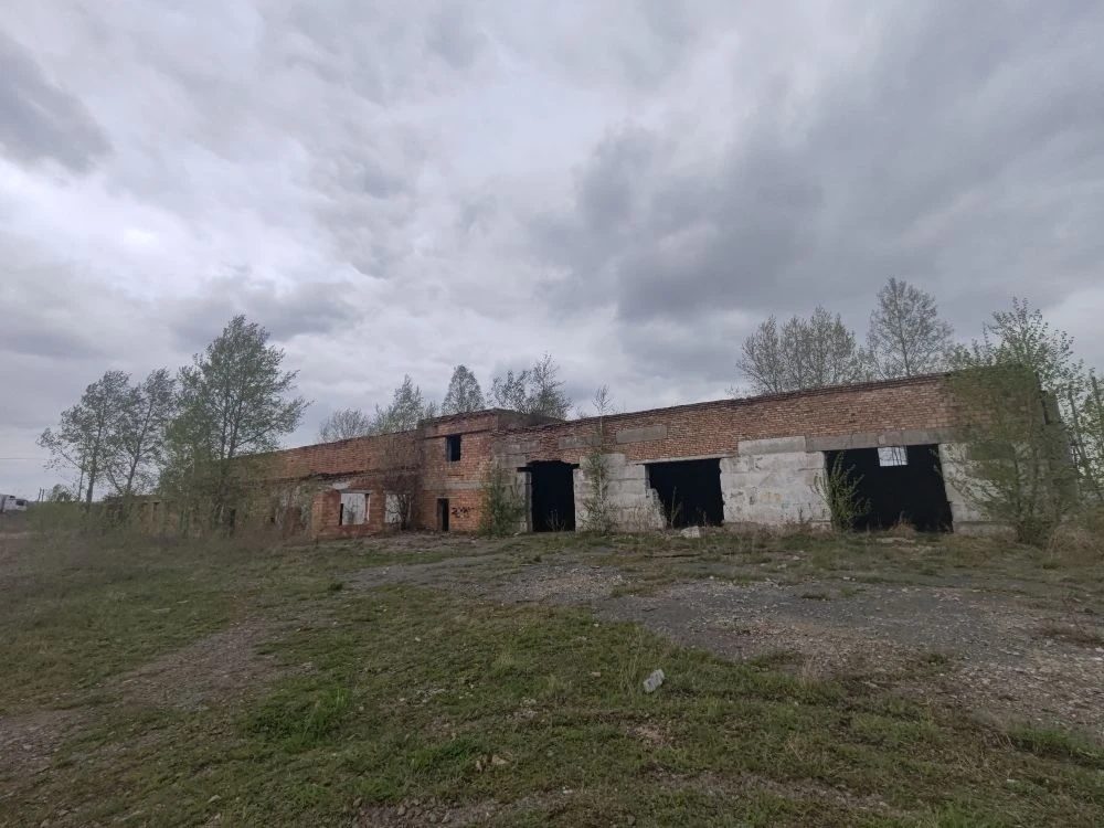 Нежилое здание с земельным участком м.о. Ачинский, с. Белый Яр, ул. Трактовая, …