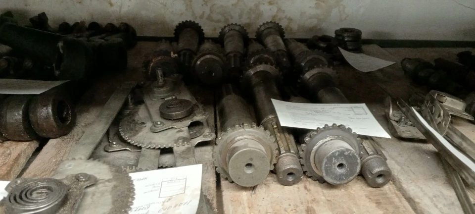 Движимое военное имущество (кроме вооружения и боеприпасов): а) запасные части …