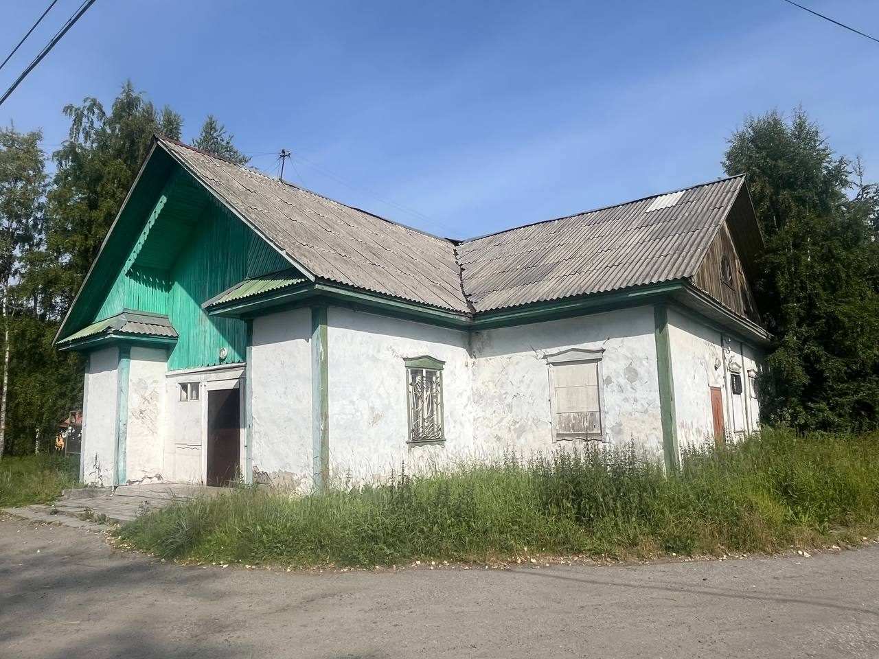 Нежилое здание с земельным участком. Республика Карелия, Беломорский муниципаль…