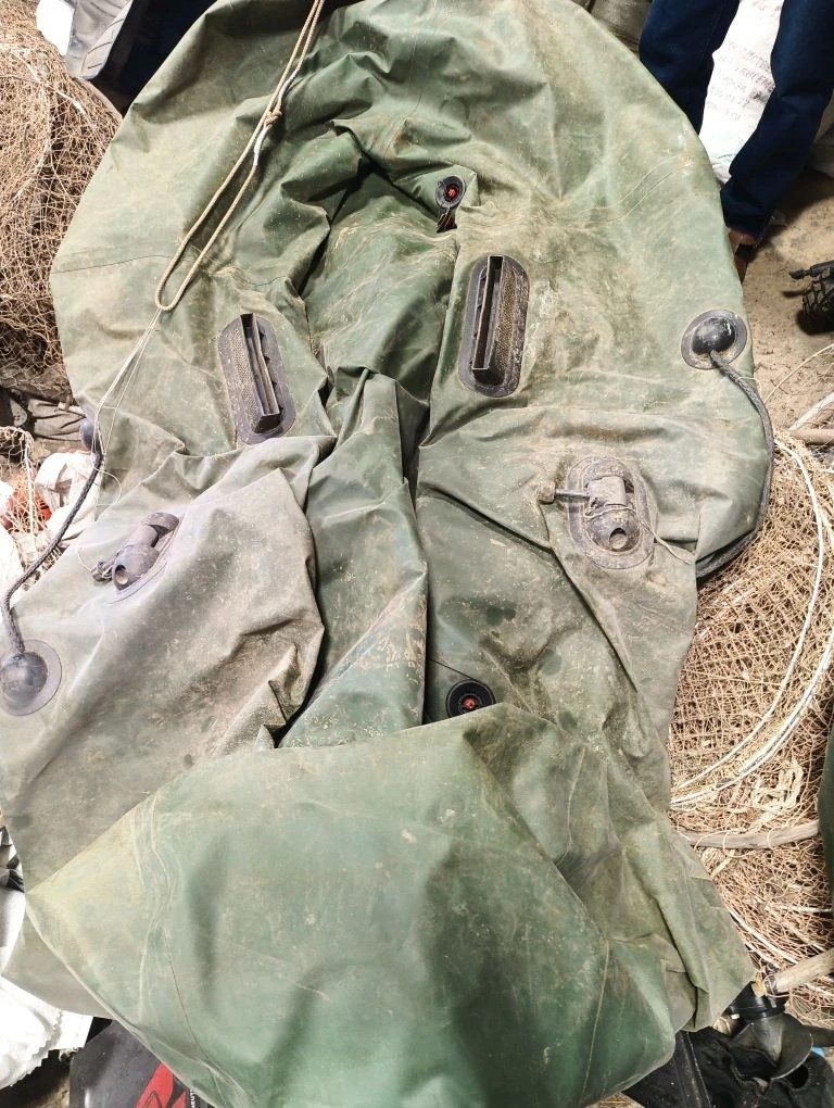 Резиновая лодка зеленого цвет Аква 220 Оптима, напольное покрытие, гребные весл…