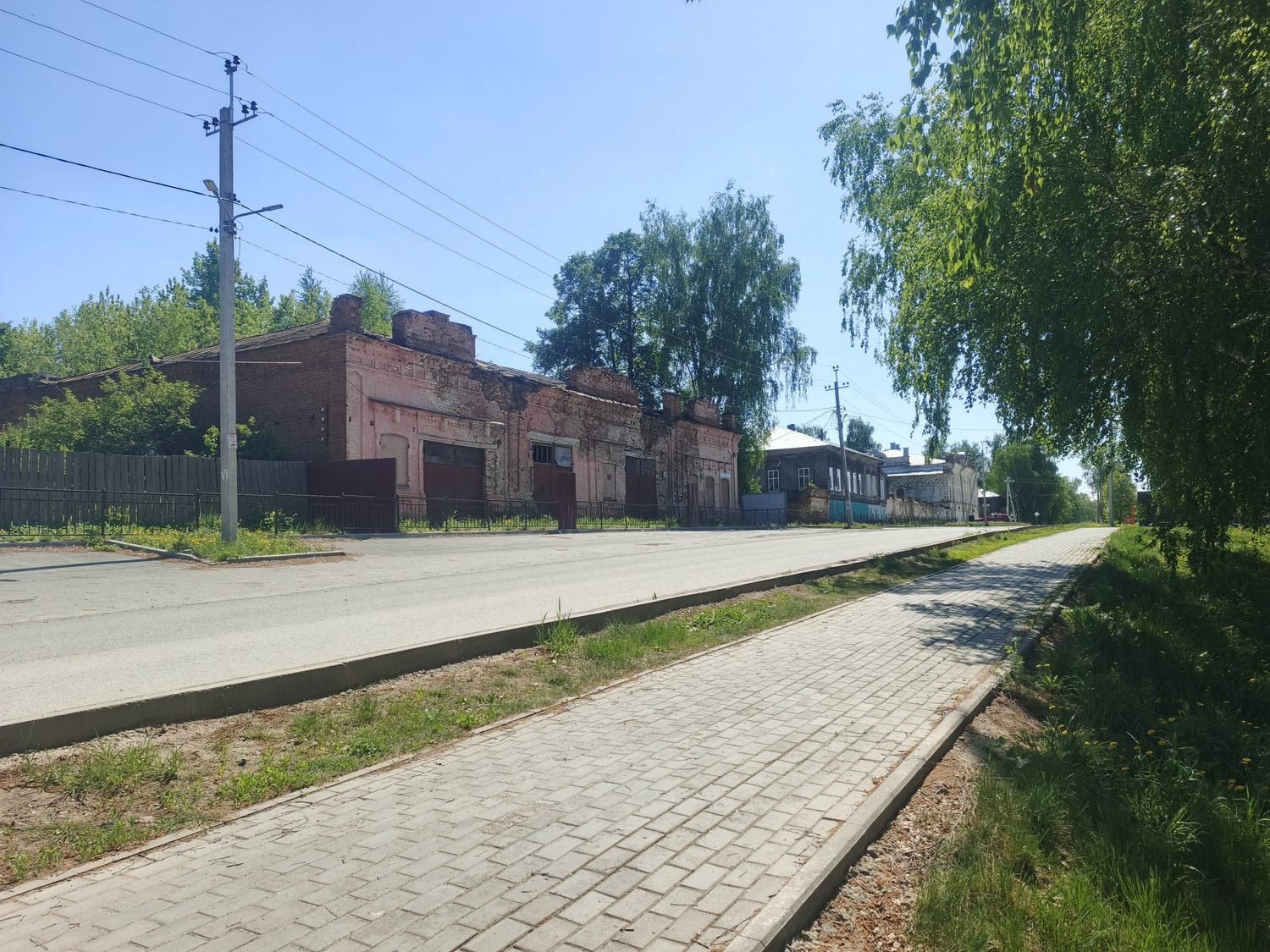 Лот № 1. Здание, назначение: нежилое, общей площадью 493,9 кв. м, кадастровый н…