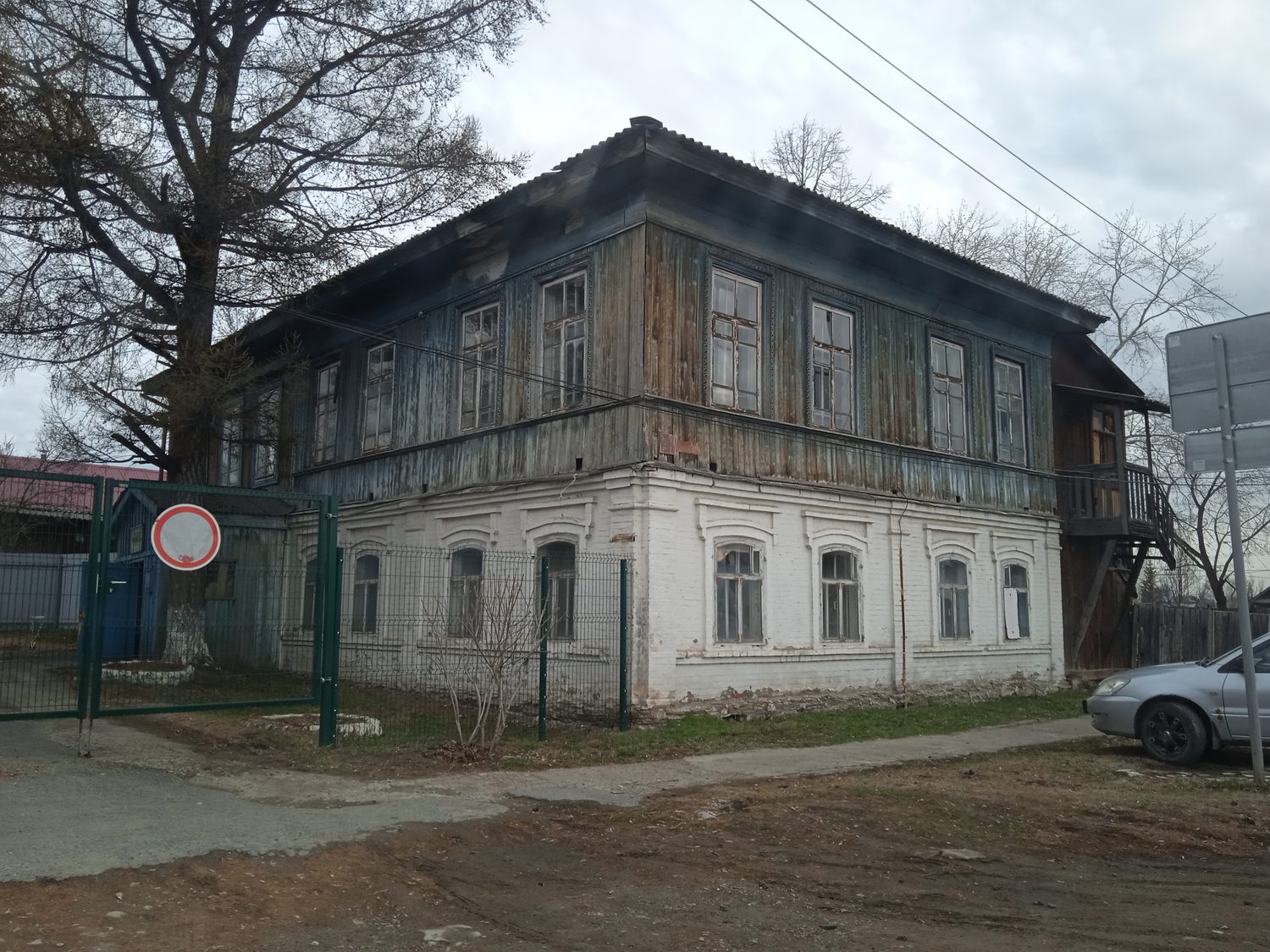 Нежилое здание на земельном участке. Адрес (местонахождение) объекта: Российска…
