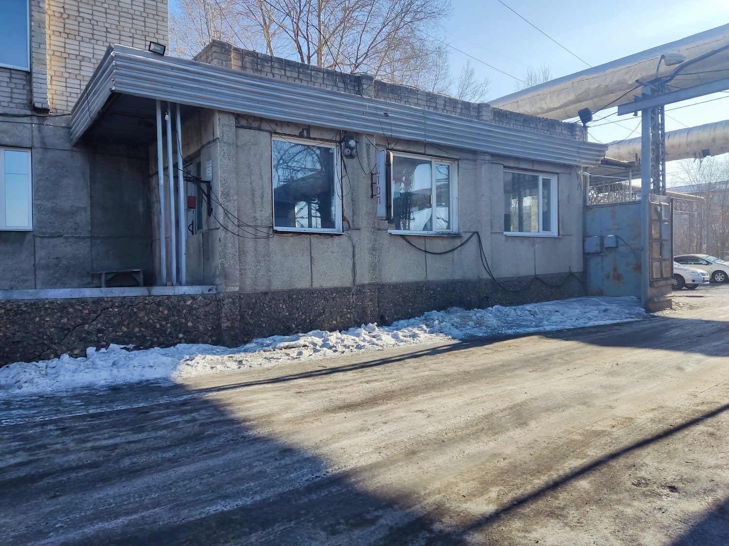 Комплекс Нежилых зданий площадью 1976,20 кв.м. , 926,70 кв.м., 1202,80 кв.м., 1…
