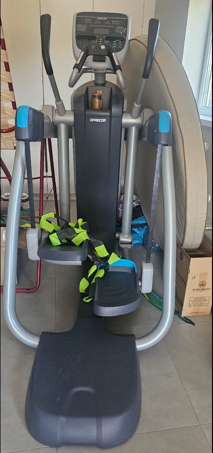 Беговая дорожка PRECOR AKBKB01180028, черно-белого цвета, б/у, должник Кушнарев…
