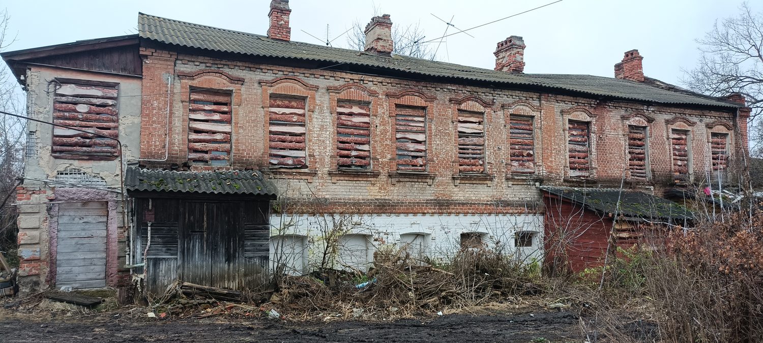 Нежилое здание, назначение: нежилое, 315,0 кв. м, количество этажей: 2, в том ч…
