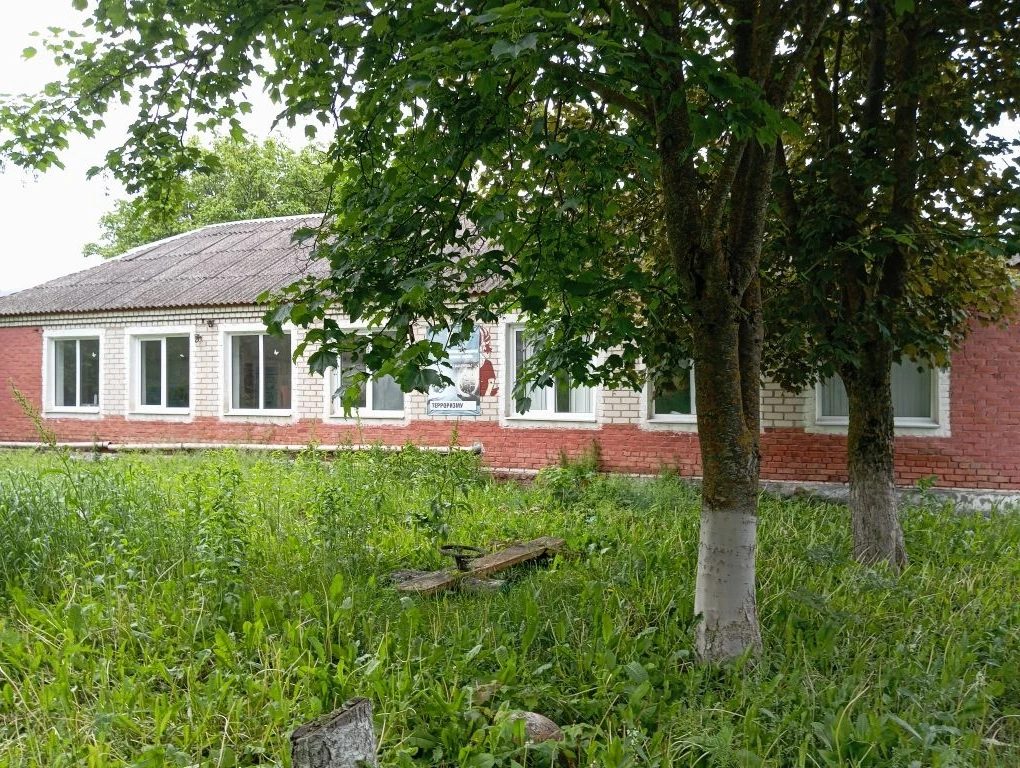 Здание, местоположение Ставропольский край, Александровский район, с. Садовое, …
