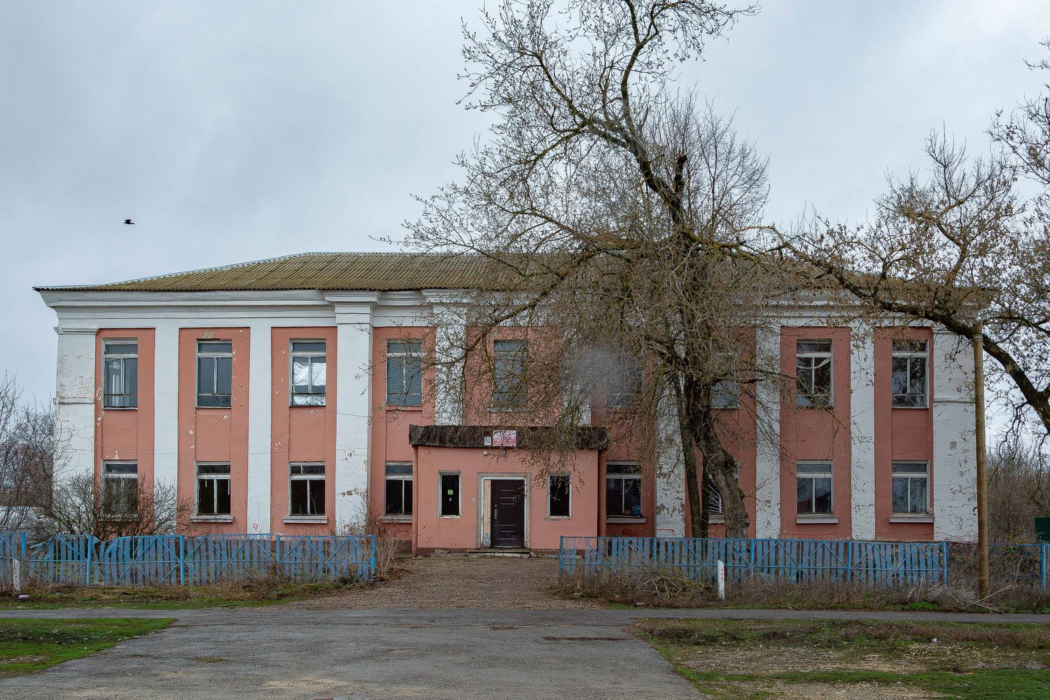 Имущественный комплекс в составе: Земельный участок общей площадью 2 495 +/- 35…