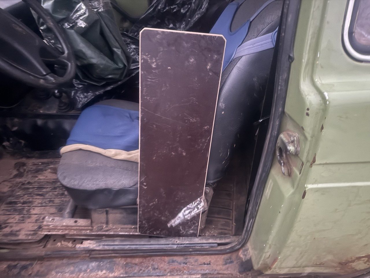 Надувная лодка марки Аргонавт (в кол-ве 1 шт.), лодочное весло (в кол-ве 2 шт.)…