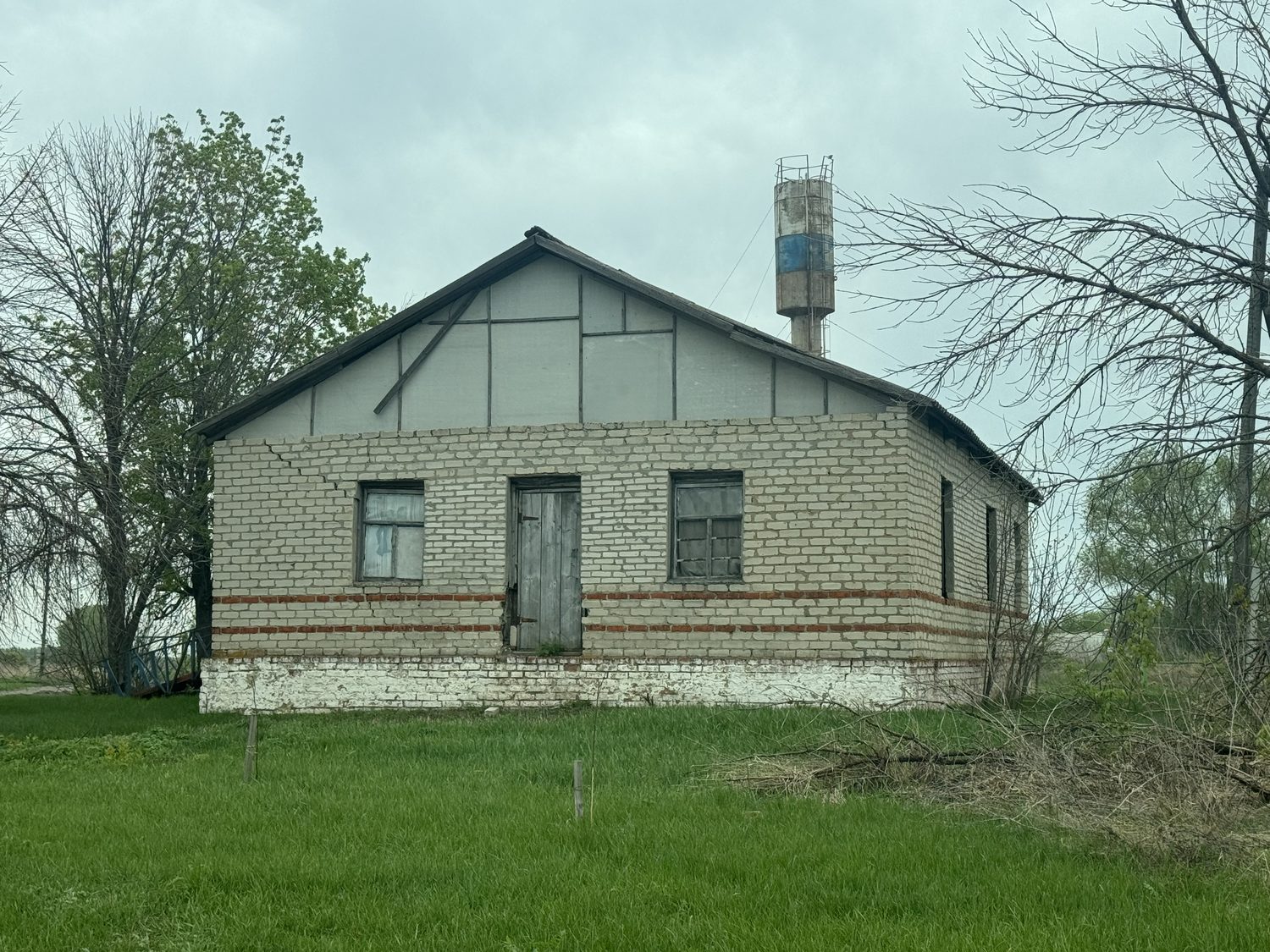 Здание: площадь: 103,1 кв. м; назначение: нежилое; местонахождение имущества: Р…