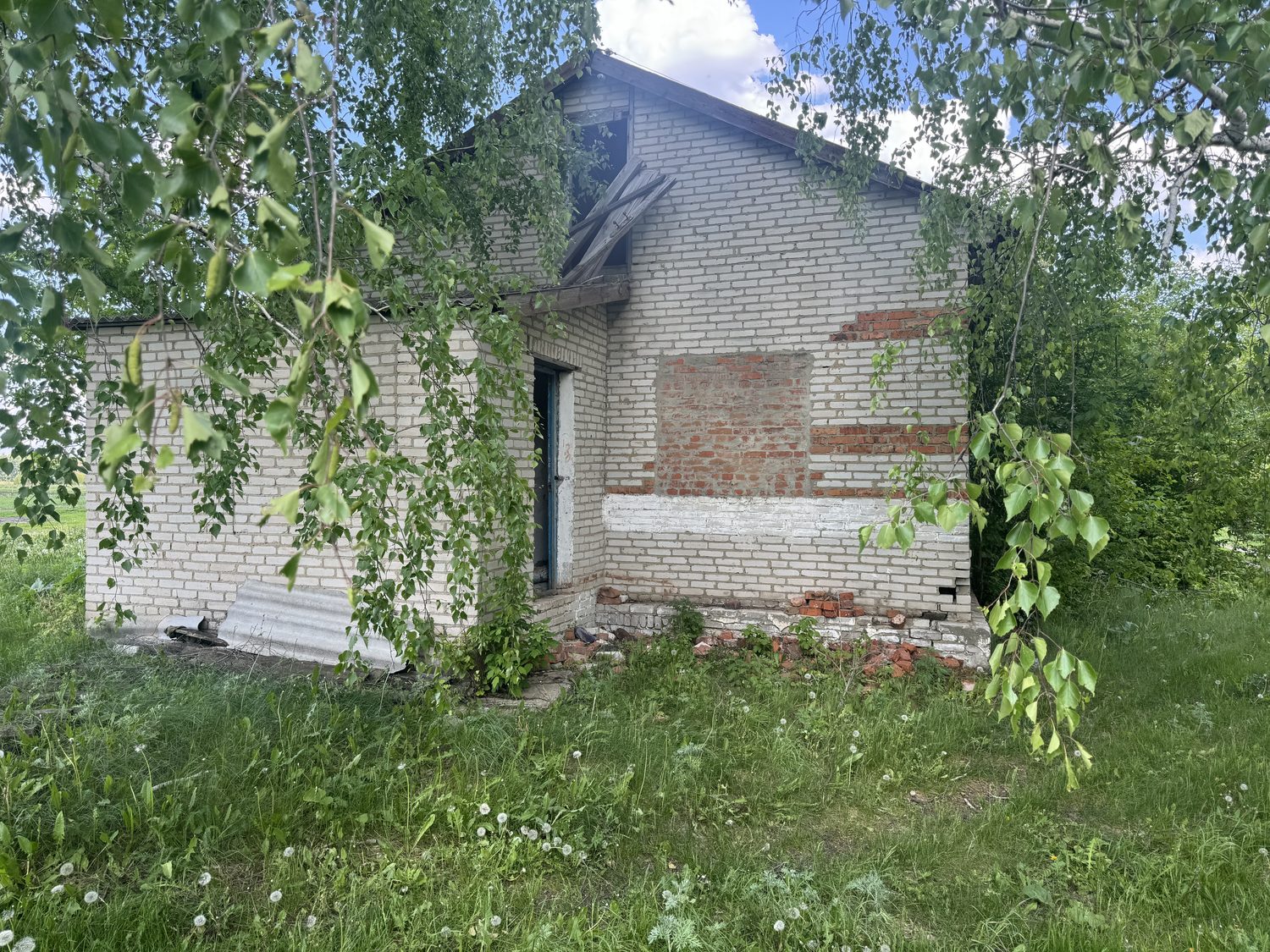 Нежилое здание: площадь: 105,2 кв.м.; назначение: нежилое; местонахождение имущ…