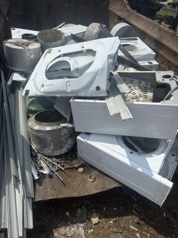 Лом черных металлов 1280кг, данное имущество обращено в доход государства, нахо…