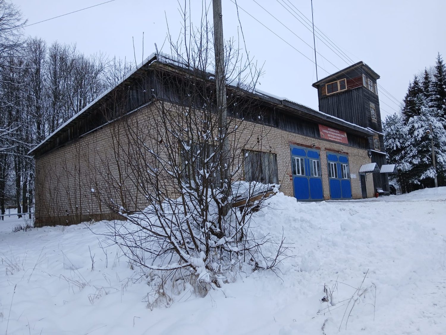 нежилое здание (гараж)