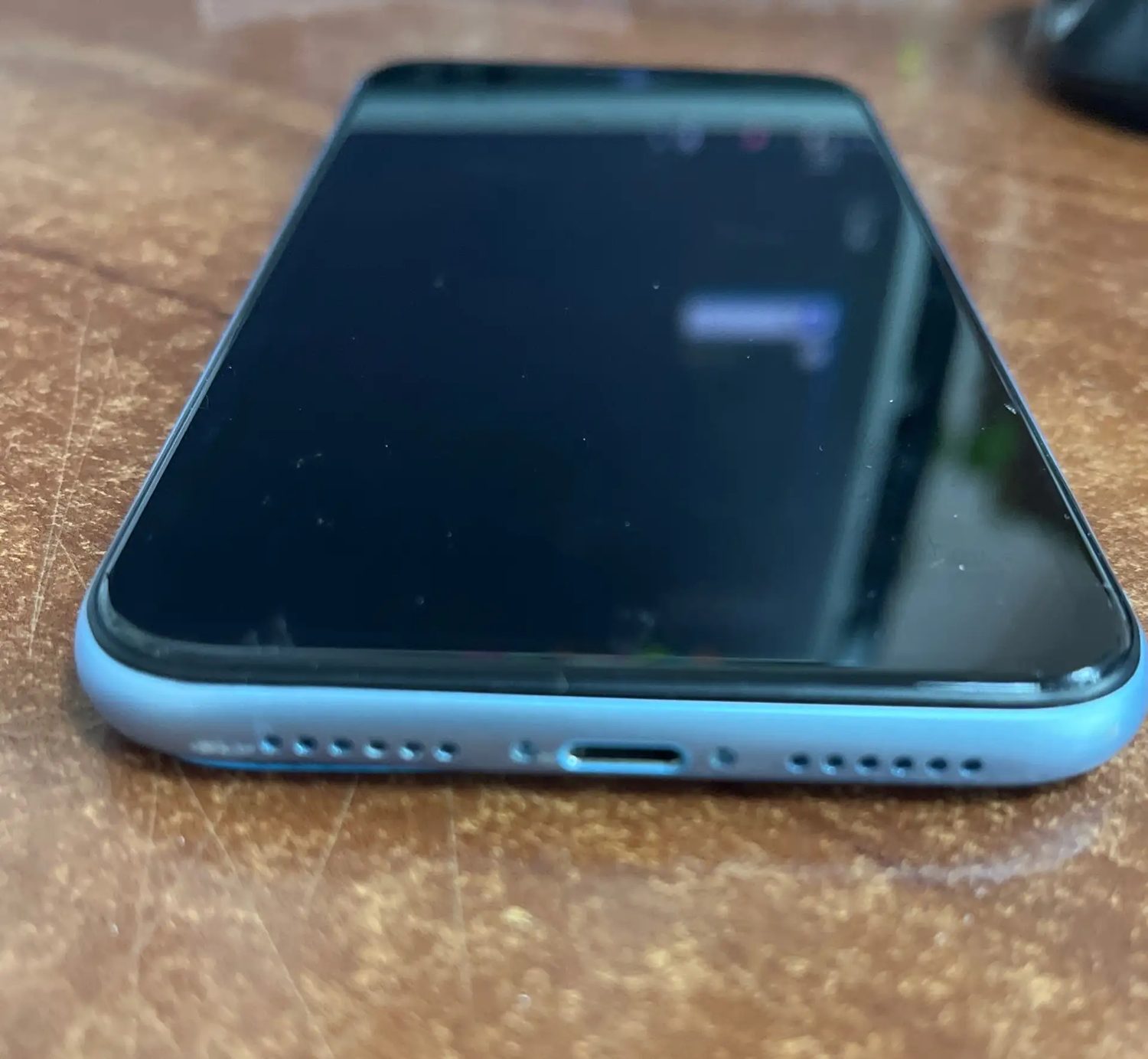 Сотовый телефон марки Iphone 2 шт.