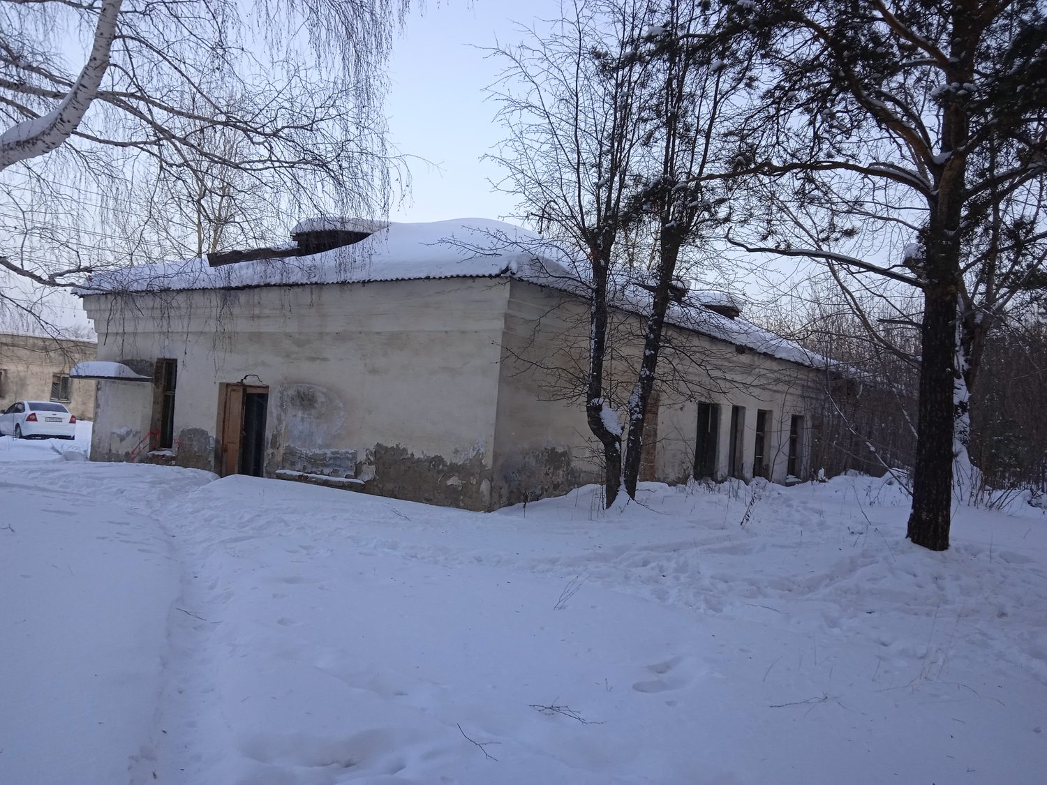 Нежилое здание пищеблока, общей площадью 360,1 кв.м., кадастровый номер: 74:27:…