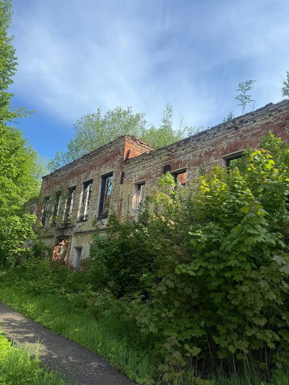 Жилой дом (признан непригодным для проживания), площадью 310,3 кв.м, с кадастро…
