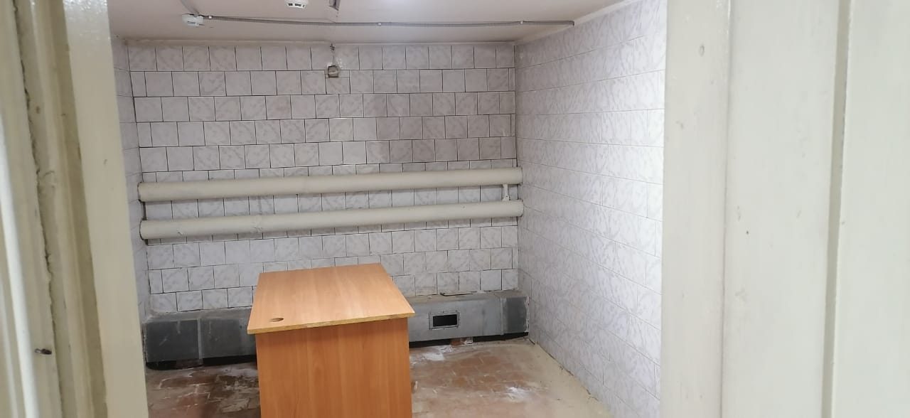 Нежилое помещение, общей площадью 9,4 кв.м., с кадастровым номером 70:15:010100…