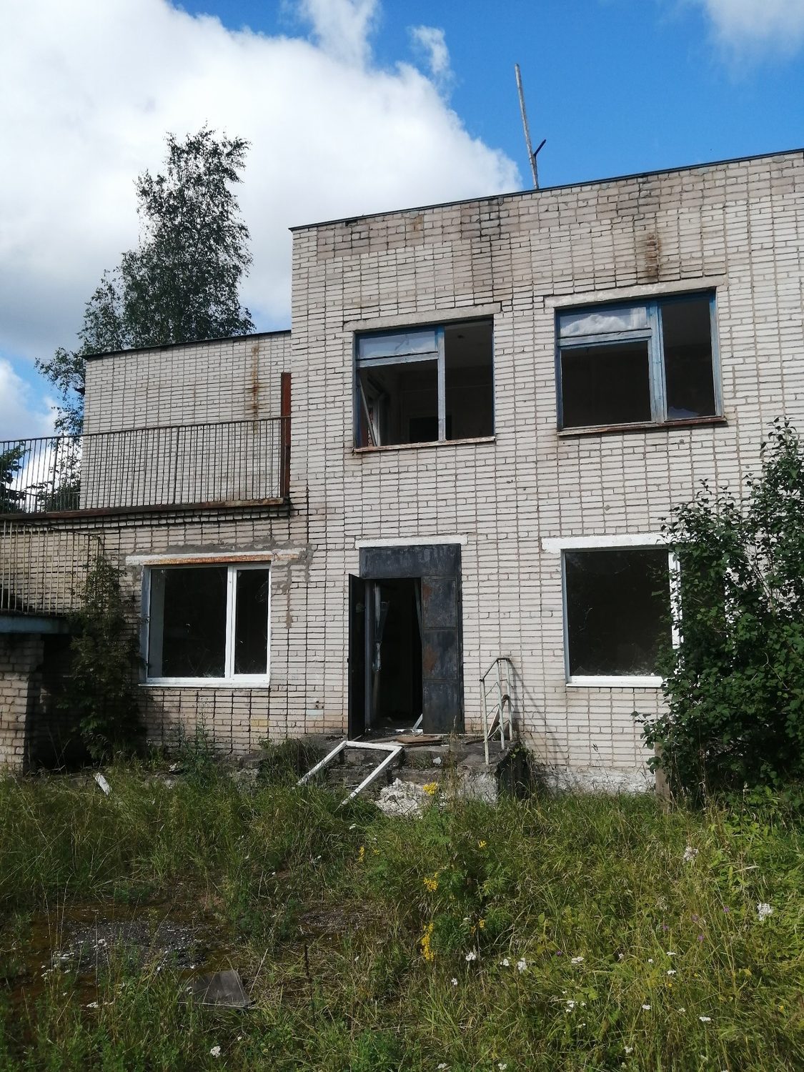 Нежилое здание, площадь 713,7 кв. м земельный участок, площадь 3750 кв. м, расп…
