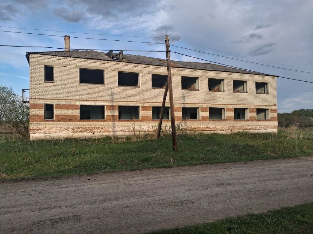 Нежилое здание общежития (в качестве строительных материалов от разборки объект…