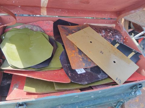 Высвобождаемое движимое военное имущество (лом черных и цветных металлов (разбр…