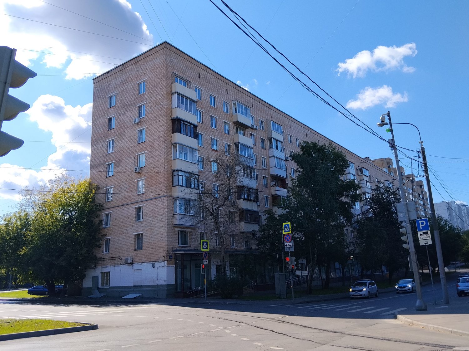 Продажа имущества, находящегося в собственности города Москвы: жилое помещение …