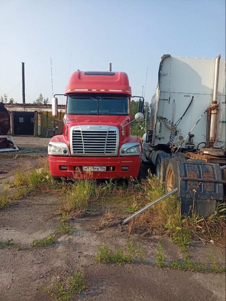 Грузовой автомобиль - тягач седельный FREIGHTLINER ST120064ST, 2003 Г.В., г/н: …
