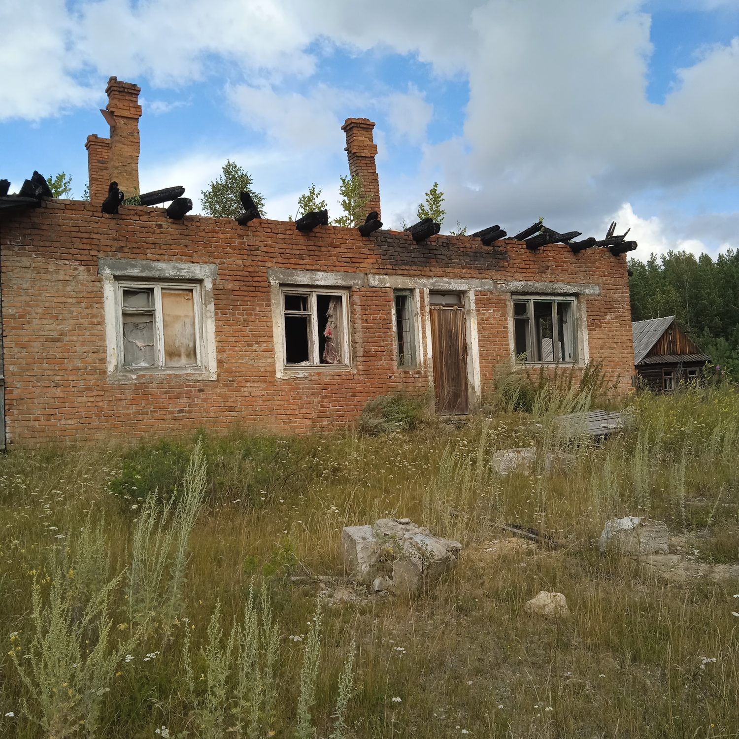 Здание Крутихинского лесничества. Литера А, расположенное по адресу: Режевской …