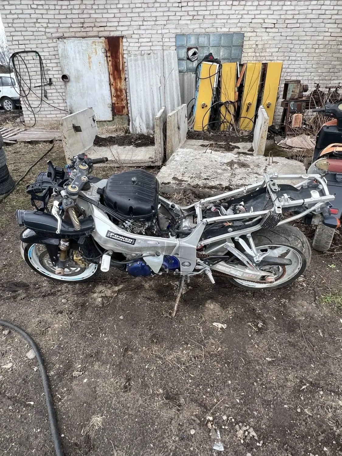 Мотоцикл марки "Сузуки GSX -R1000"без государственного государственного знака,2…