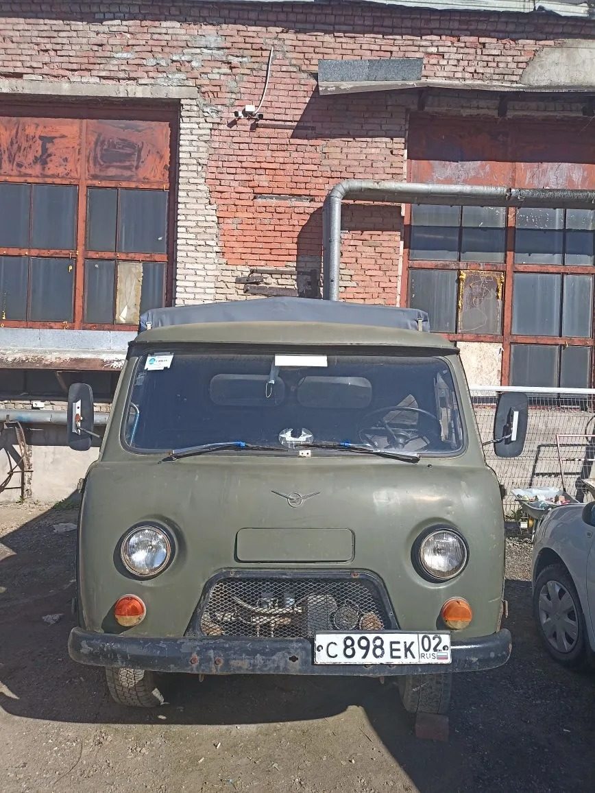 Автомобиль УАЗ 3303018