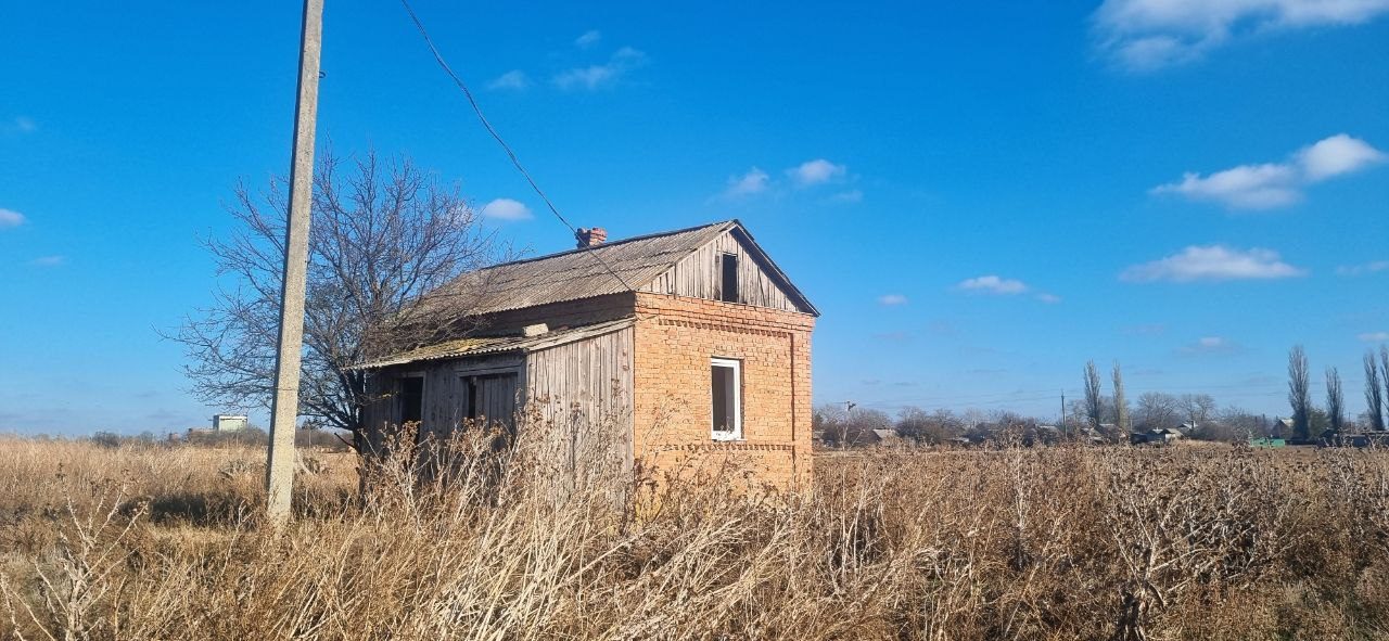 Нежилое здание с кадастровым номером 61:14:0600010:1484, площадью 32 кв. м. С з…