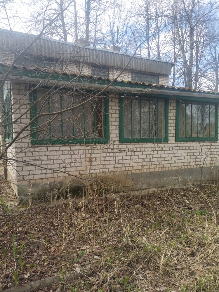 Административное здание с земельным участком