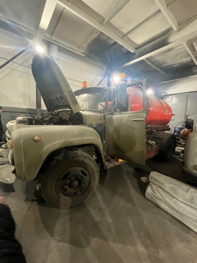Автомобиль ЗИЛ130 с вакуумной цистерной КС-500 (ассенизатор)