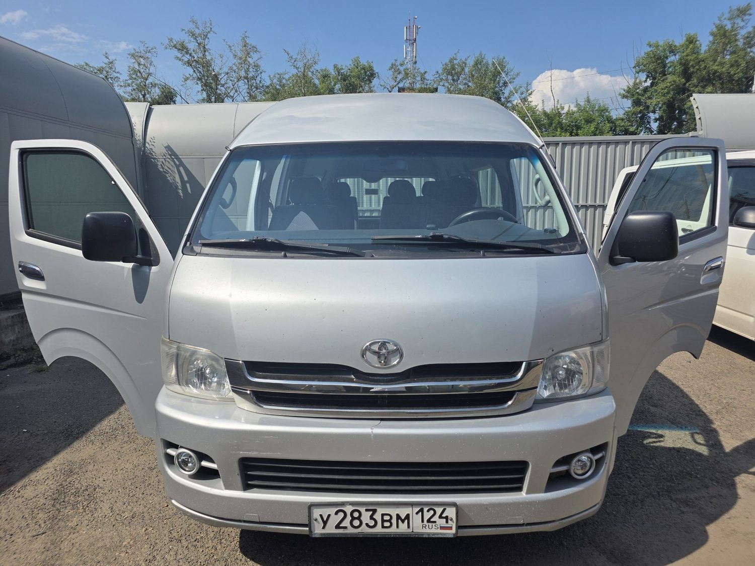 Продажа движимого имущества - автомобиля TOYOTA HIACE, 2010 г., находящегося в …