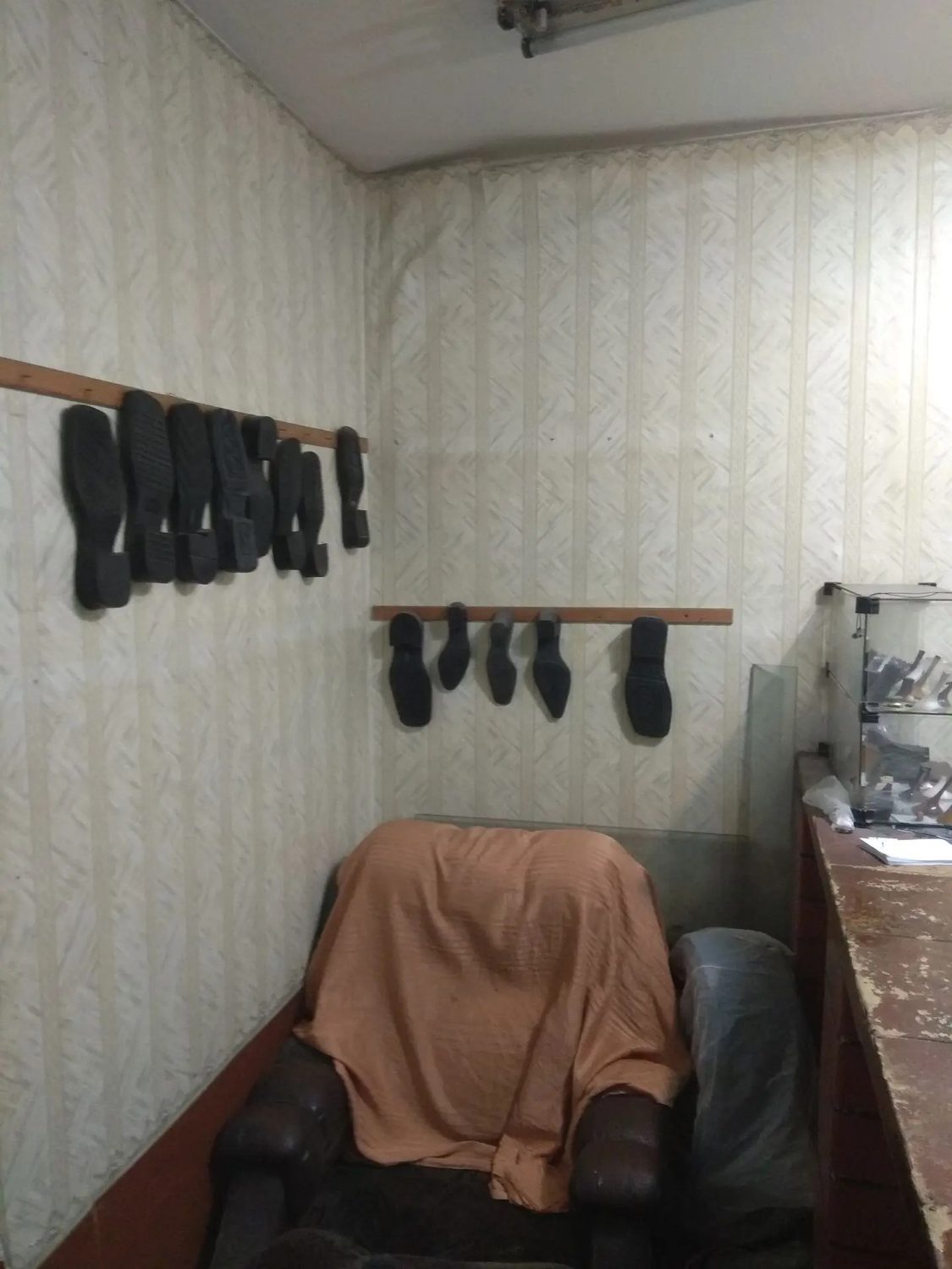 Нежилое помещение общей площадью 15,4 кв. м., расположенное по адресу: г. Стары…