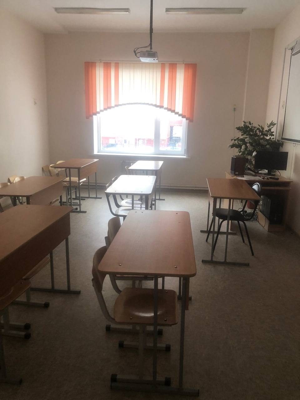 право заключения договора аренды нежилого помещения площадью 32,2 кв.м. (№ поме…