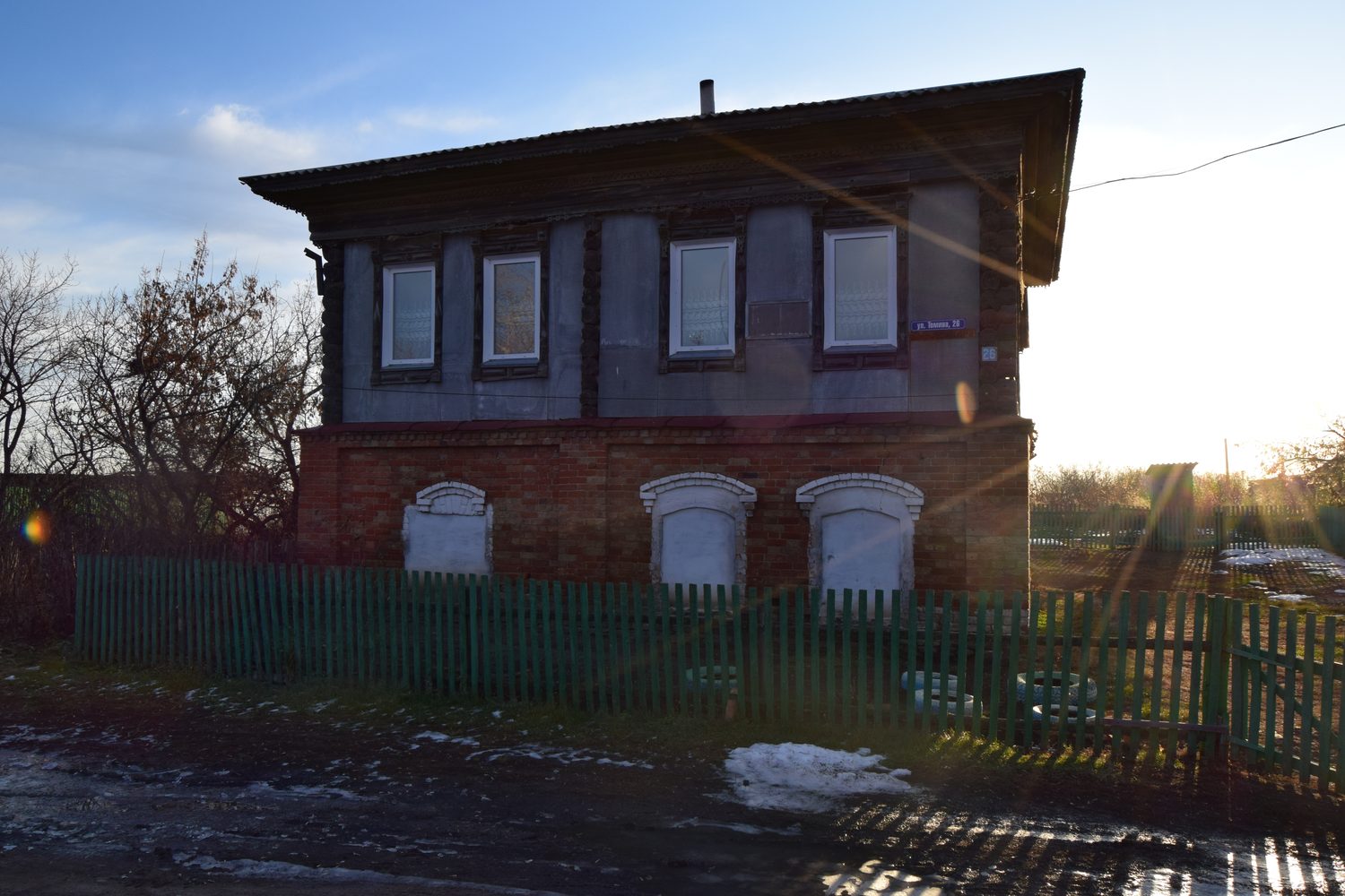 Здание фельдшерско-акушерского пункта, площадь: 172,1 кв. м, одновременно с зем…