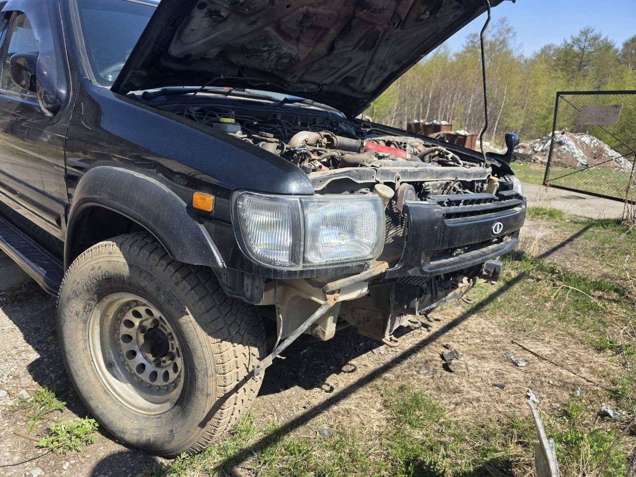 Автомобиль марки Nissan Terrano