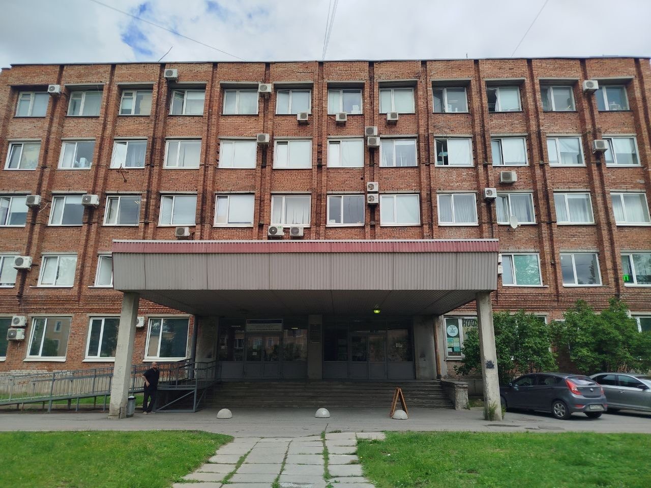 Лот №1: Имущественный комплекс, состоящий из объектов движимого (25 позиций) и …