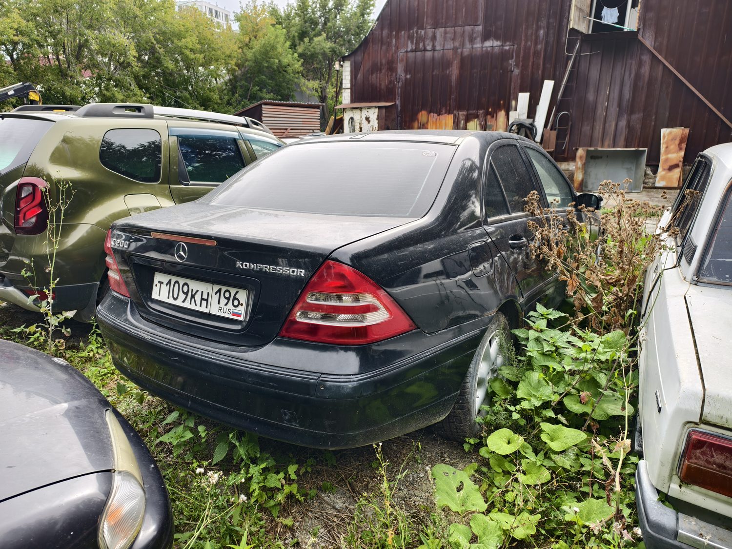 Автомобиль MERSEDES_BENZ C240, г.р.з. Т109КН196, 2000 г.в., черного цвета, VIN …