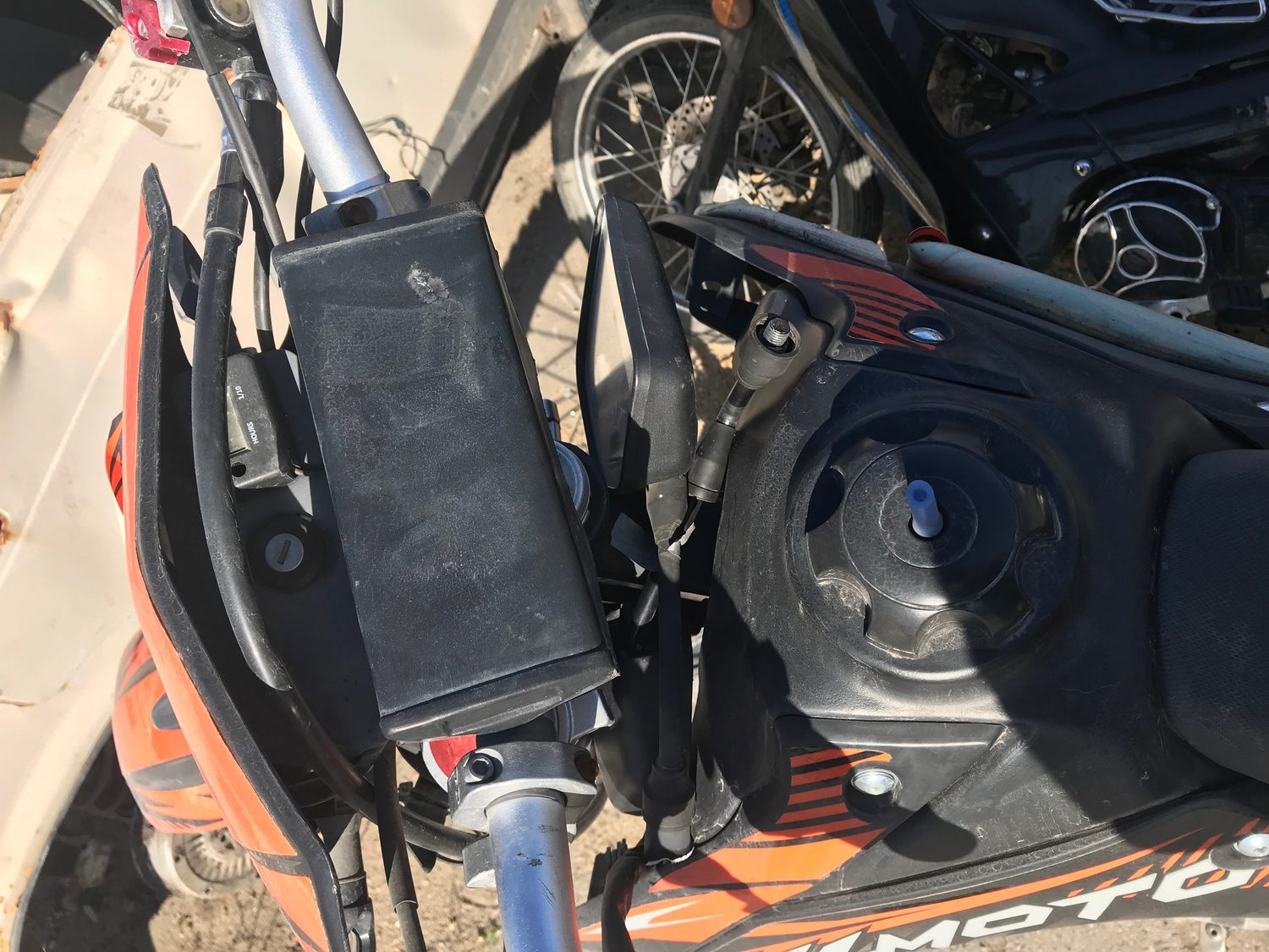 Реализация по прямому назначению: 1. Мотоцикл "JHLMOTO JHL MX300" черного цвета…