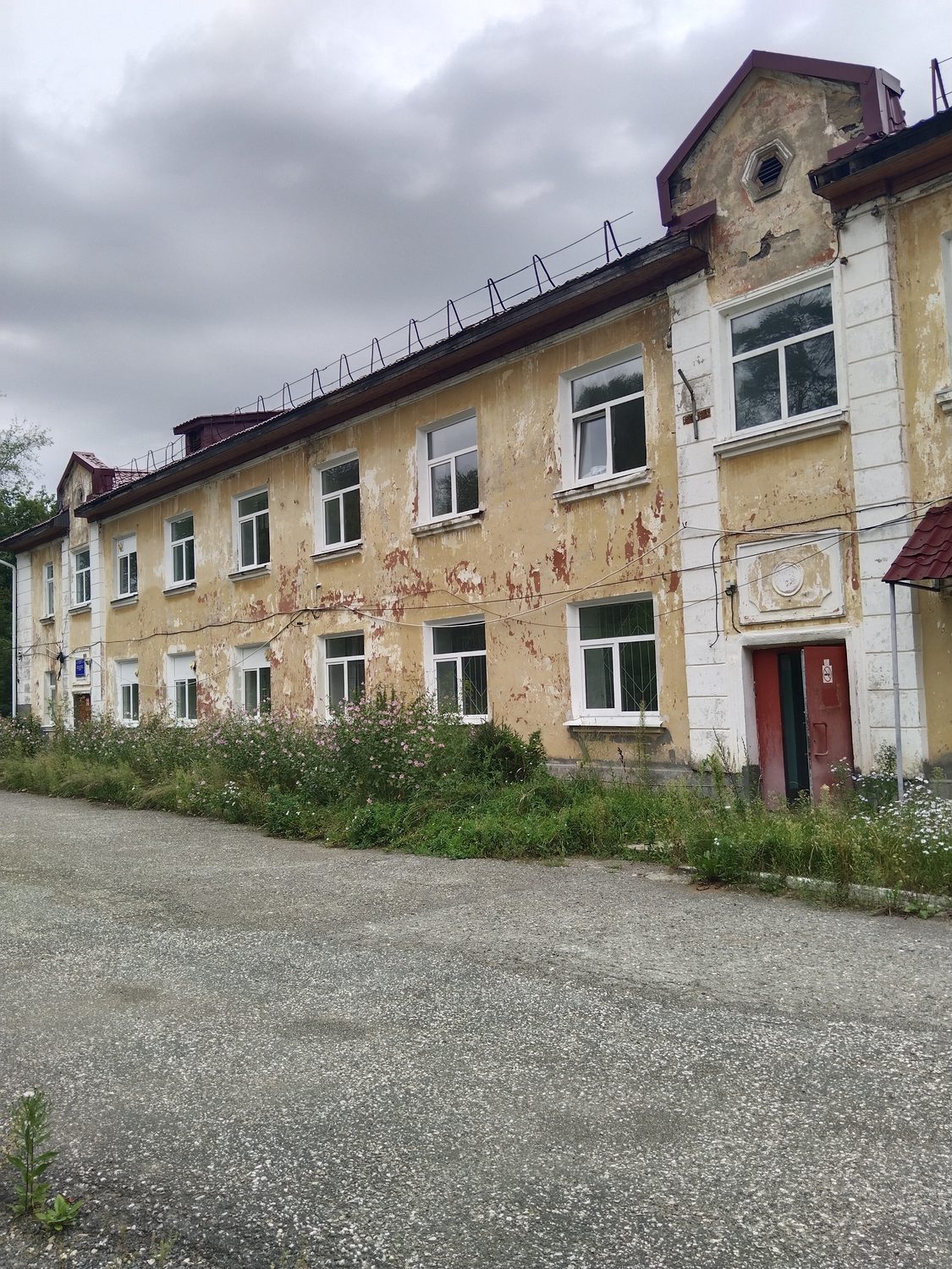 Здание поликлиники и стационара кождиспансера, назначение: нежилое, количество …