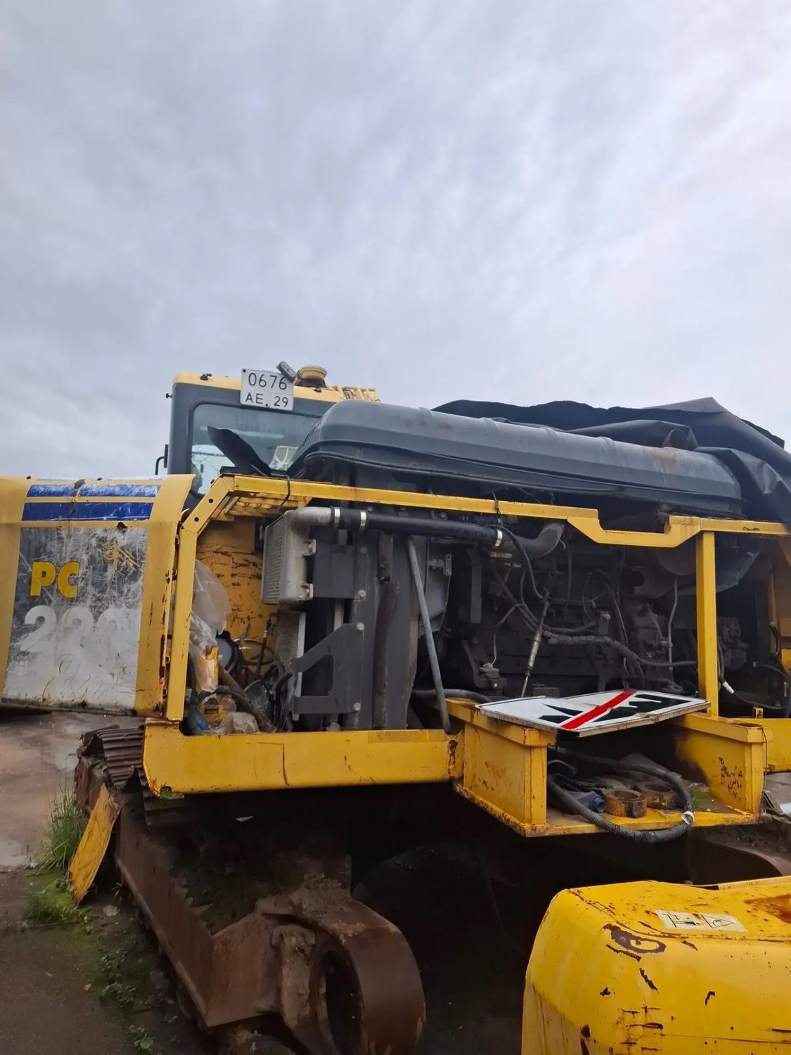 Экскаватор Komatsu PC-220LC-7, 2009 года выпуска, цвет - желтый, государственны…