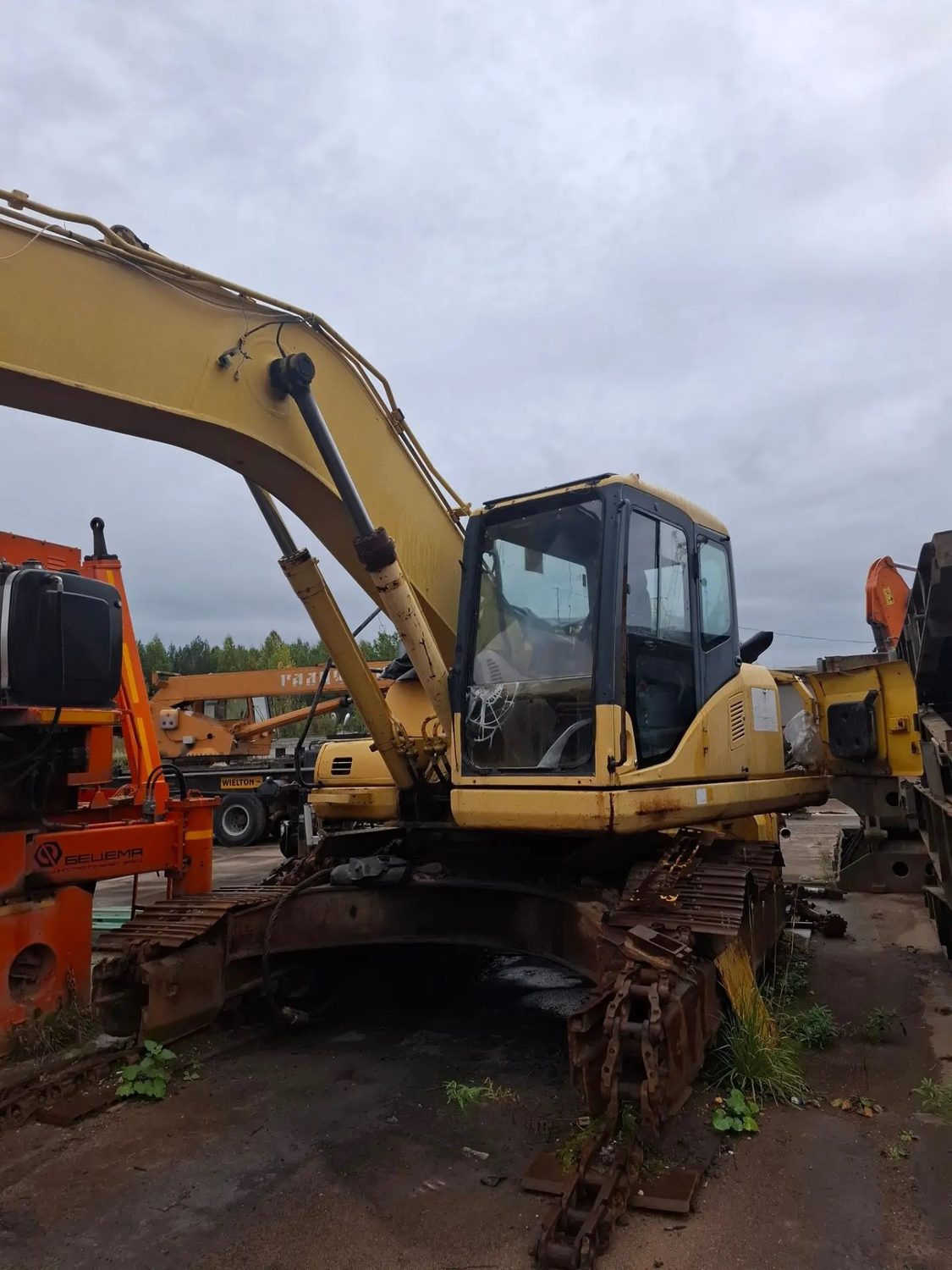 Экскаватор Komatsu PC-220LC-7, 2009 года выпуска, цвет - желтый, государственны…