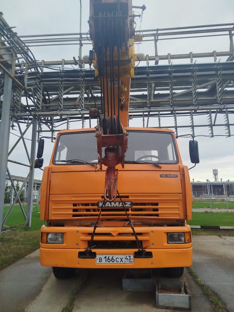 Кран автомобильный на шасси КАМАЗ
