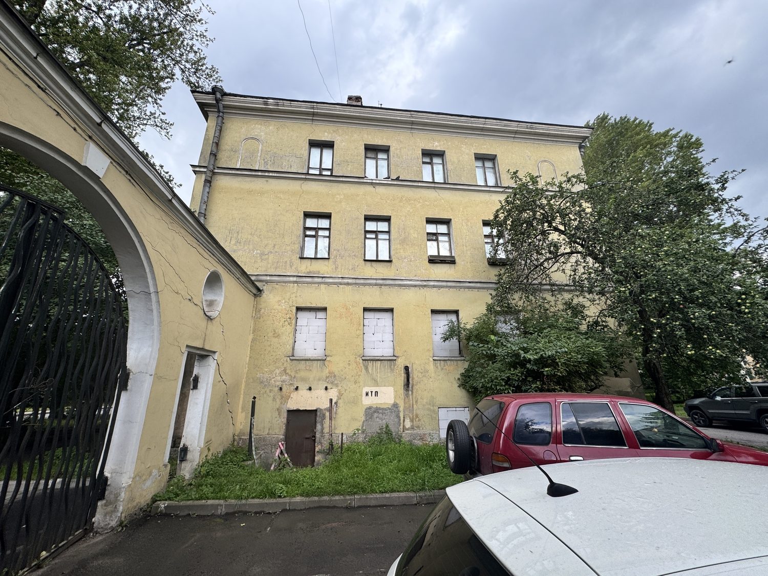 Здание, по адресу: Санкт-Петербург, внутригородское муниципальное образование г…