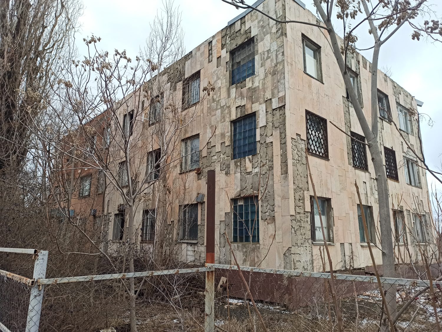Административное здание, назначение: нежилое, площадью 1068,3 кв.м, количество …