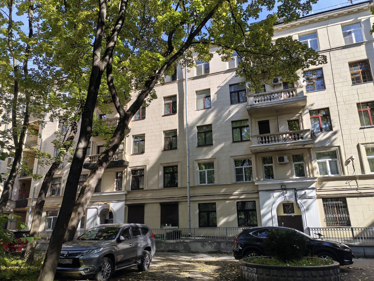 Продажа имущества, находящегося в собственности города Москвы, жилое помещение …