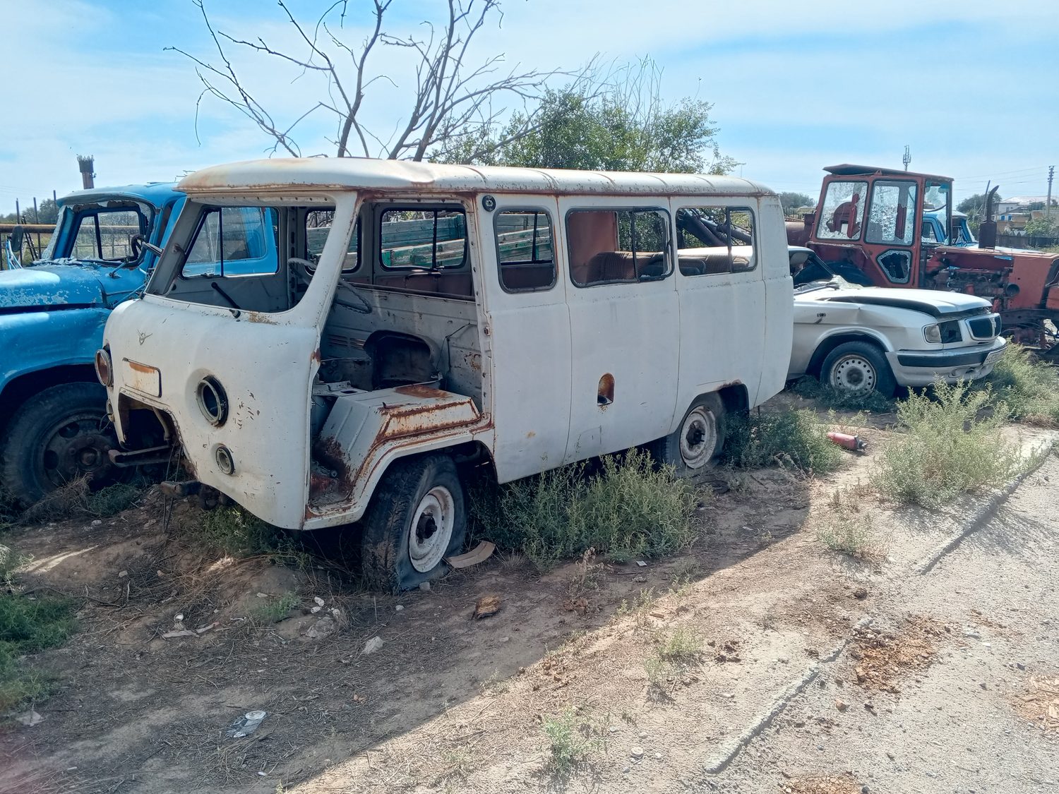 Автомобиль УАЗ 22069