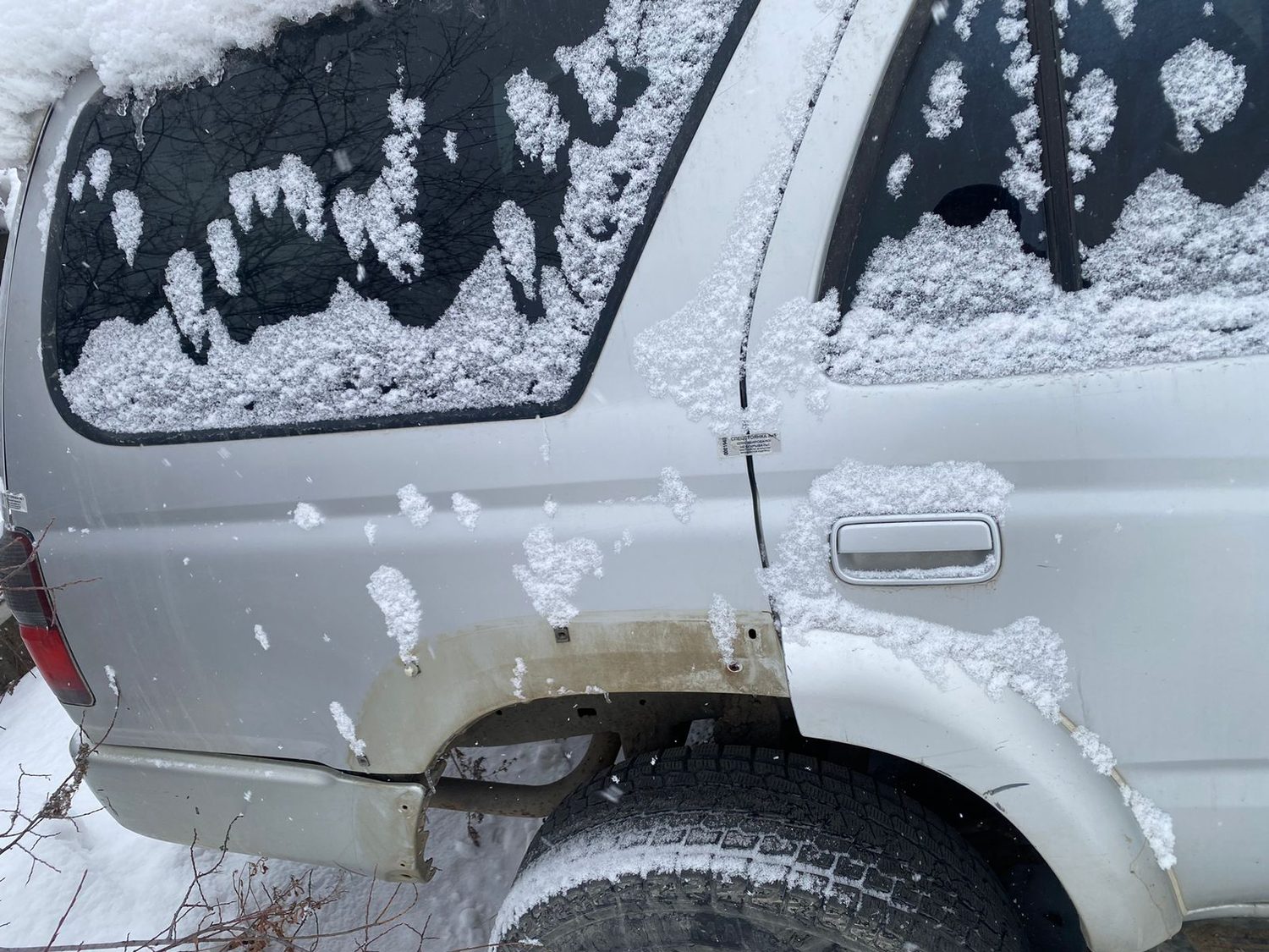 Транспортное средство Hilux Surf, г/н С922КХ14, цвет - серый, на переднем бампе…