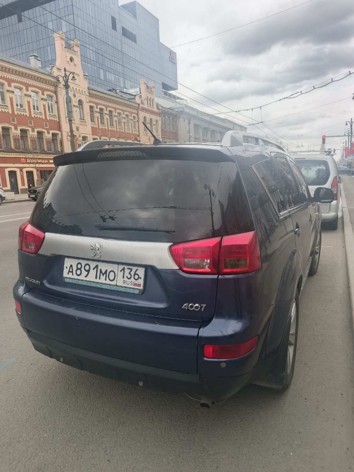 PEUGEOT 4007